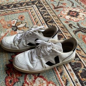 Well loved black and white vejas!